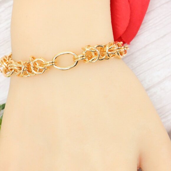 "Trendy Handmade Bracelet – A Thoughtful Gift for Girls & Women | UNVRC1623 - Picture 2 of 10